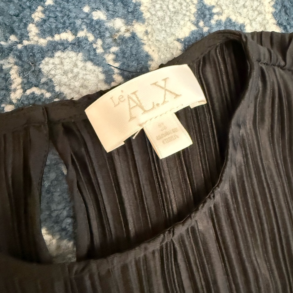 LE’AL.X NWOT Black Sleeveless Maxi Dress Fully Pleated Stretch Elegant Sz Small - Picture 3 of 9